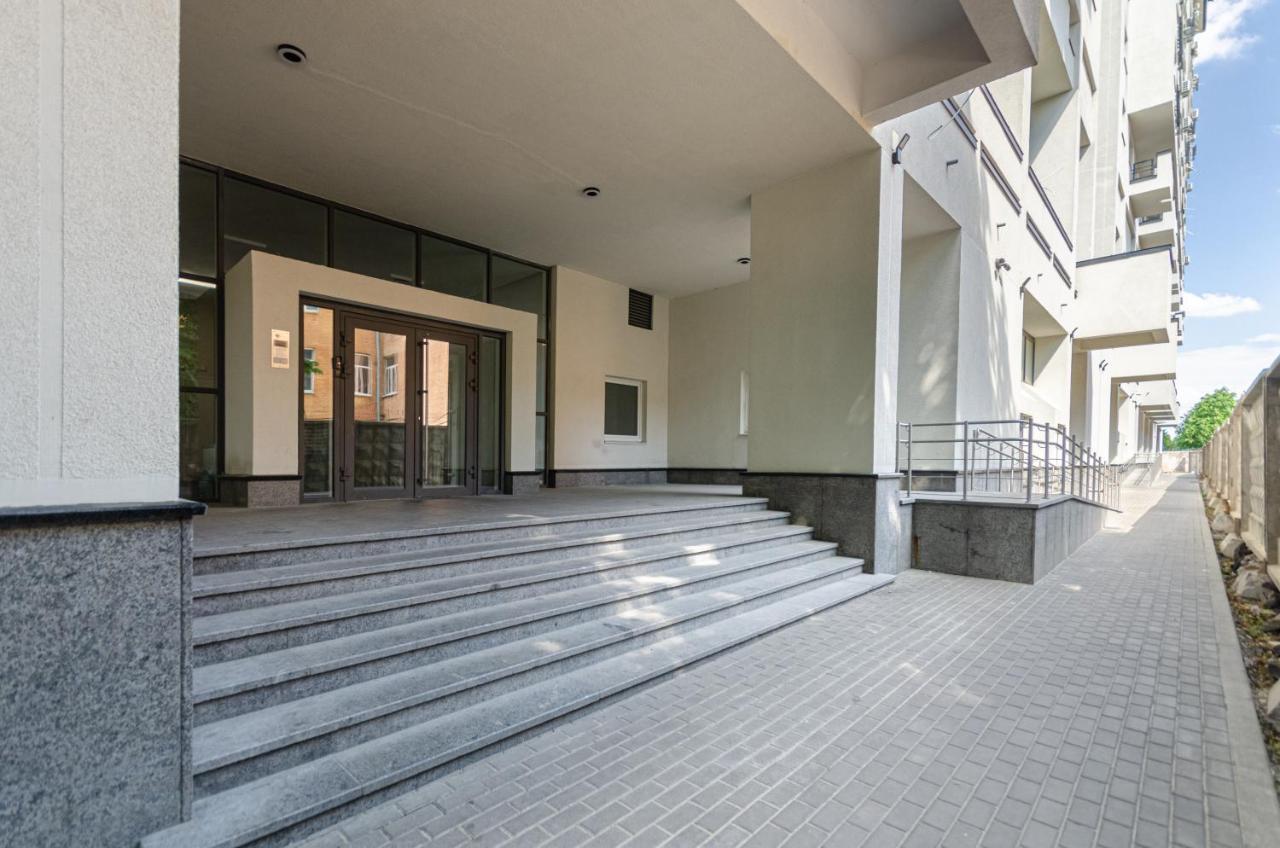 קייב Petrovdom 5-25 In Cozy Apartment In Residential Complex "Beresteiskyi" מראה חיצוני תמונה